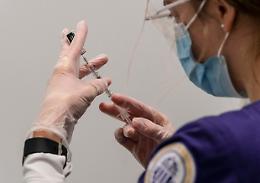 Mix di vaccini, somministrazioni al via giovedì 17 giugno