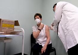 L'Ungheria anticipa il Vax Day, iniziate le vaccinazioni 