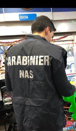 Nas in azione in un sushi e in un bar, 90 chili di alimenti sequestrati
