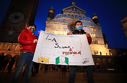 «Alle superiori si torni in presenza anche se scatta il lockdown»