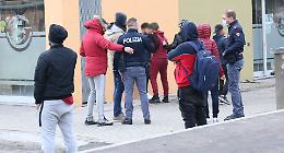 Doppia scazzottata alla stazione dei pullman, soccorsi quattro minorenni