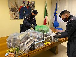 Maxi furto di gratta e vinci e sigarette, arrestati due romeni
