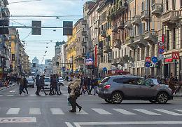 Tasso di positività risale al 5,3%: 11.629 nuovi casi e 299 morti