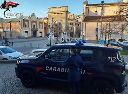 Tampona un'auto e scappa: individuata dai carabinieri