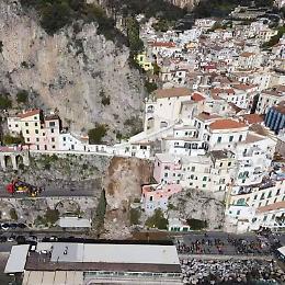 Le spaventose immagini della frana ad Amalfi