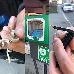 Vandalismi alla postazione taxi: tagliati i fili del telefono e rubato il defibrillatore
