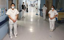 Infermieri eroi: silenzio per ricordare chi non c'è più