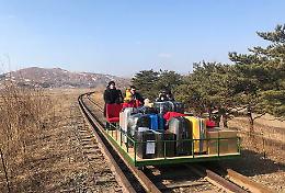 Diplomatici russi via da Corea Nord su carrello ferroviario