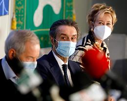 Ritardi nelle consegne, slittano le vaccinazioni degli over 80: proteste