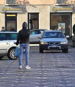 «Abusivi invitati  a sostare nei posti dei  disabili» 