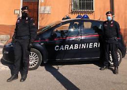 Maltratta, picchia e insulta la moglie: arrestato 27enne