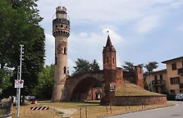 Idea turisti nella Torre della Norma