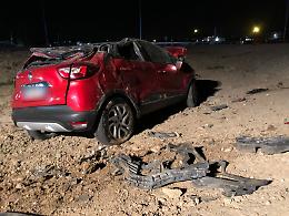 Auto ribaltata in via Castelleone, ferita la conducente