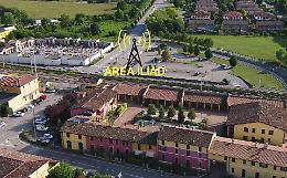 Stop all'antenna Iliad: "Troppo vicina alle case"
