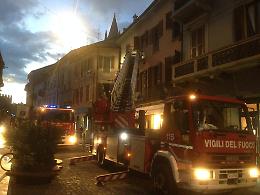 Appartamento in fiamme, due anziani in ospedale