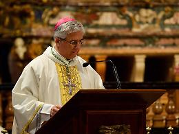 Il vescovo di Cremona: «Vi accompagna la carezza di Dio»