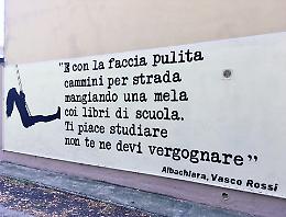 Una poesia dipinta sul muro contro i vandali