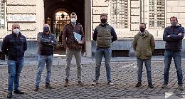 Gli ambulanti: "Riaprire subito i mercati"