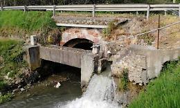 Spalla del ponte franata: è allarme erosione