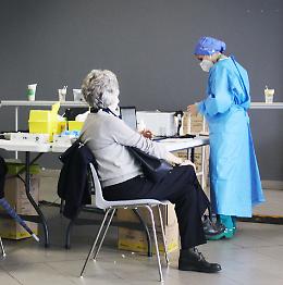 Vaccini: mezzo milione di dosi, il traguardo è vicino