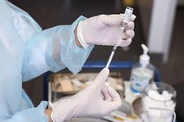 Covid, quarta dose: prenotazione sul portale della Regione