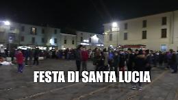 VIDEO Santa Lucia 'vola' dal campanile di Piadena in piazza