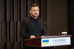 Zelensky "Mondo deve costringere criminali Cremlino a fermare uccisioni"