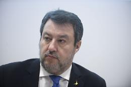 Salvini "Italiani fanno sacrifici, giusto chiedere contributo a banche"