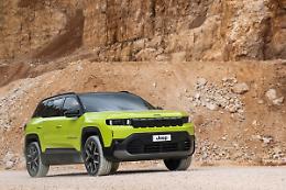 Jeep apre gli showroom e punta sulla nuova compass