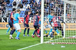 Basta McTominay, il Napoli vince di misura a Cagliari