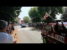 VIDEO Il Panda Tour per le vie del paese