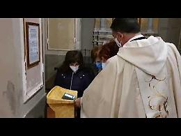 VIDEO Al via le offerte in chiesa con il Bancomat