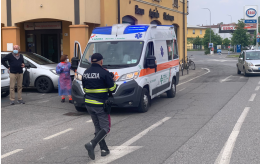 Ciclista investito, 20enne in ospedale