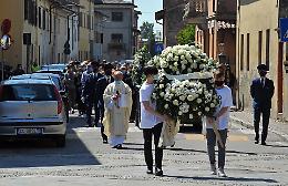 Palloncini bianchi e la maglia di Dybala per l'addio a 'Berta'