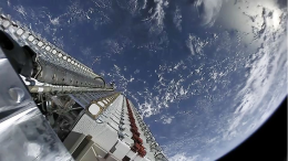 Dodici luci nel cielo: la costellazione satellitare di Elon Musk