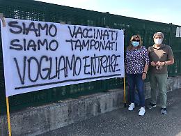 Sit-in davanti a Cremona Solidale