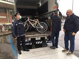 Bici abbandonate, Polizia locale in campo per il maxi recupero