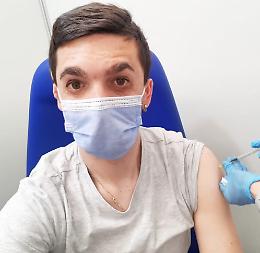 L'appello: "Vacciniamoci per tornare alla normalità"