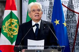 Un crocifisso d'acciaio il dono a Mattarella 