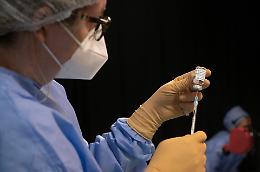 Vaccinazioni, gli hub tornano a correre