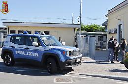 Pugno in faccia a 14enne, poi la rapina: denunciati tre minorenni