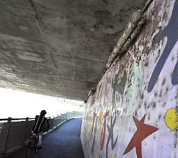 Via la muffa, il sottopasso torna a nuovo