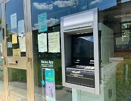 Scatta l'allarme, assalto fallito al bancomat