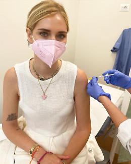 Chiara Ferragni si vaccina: «Un passo verso la normalità»