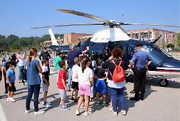 L'elicottero dei Cc atterra davanti alla scuola Marconi