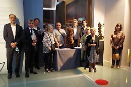 Due busti di Antonio Stradivari in dono al Museo del Violino