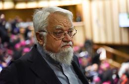 Enzo Bianchi, ex priore di Bose, in piazza Carnevali