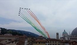 Le Frecce Tricolori salutano le Mille Miglia