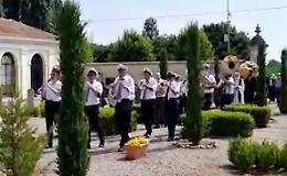 La musica della banda al funerale del mugnaio