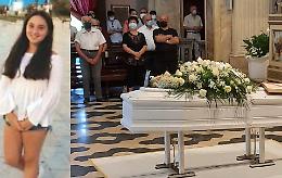 Straziante addio a Chiara, studentessa dell'Aselli